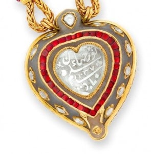 close-up-of-taj-mahal-pendant close-up-of-taj-mahal-pendant
