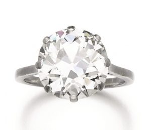 Lot 77 - Diamond Ring