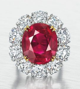 LOT 268 - AN EXCEPTIONAL RUBY AND DIAMOND RING