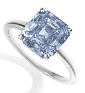 LOT 221 - A COLOURED DIAMOND RING