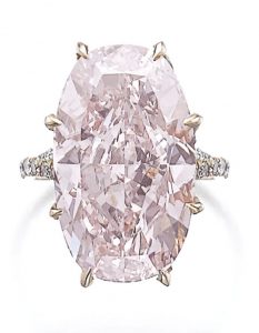 Lot 364 – Attractive fancy pink diamond ring
