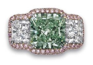 LOT 125 - A RARE COLORED DIAMOND AND DIAMOND RING