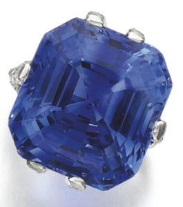 LOT 296 - SAPPHIRE AND DIAMOND RING