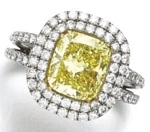 LOT 278 - FANCY INTENSE YELLOW DIAMOND RING