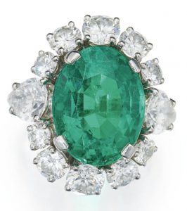 LOT 71 - EMERALD AND DIAMOND RING