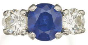 LOT 159 - SAPPHIRE AND DIAMOND RING