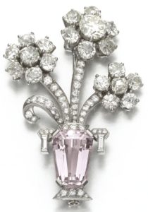 LOT 957 - MORGANITE AND DIAMOND BROOCH, BULGARI